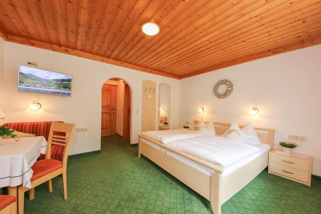 Haus Spieleck Bed & Breakfast Saalbach-Hinterglemm Luaran gambar